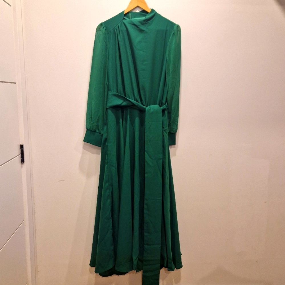 Maxi luxurious vibrant green 💚 dress, size L